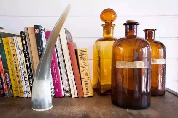 Feather Coats and Oil Stains: A Guide to Cleaning and Preventing Oil Spills on Winter Coats