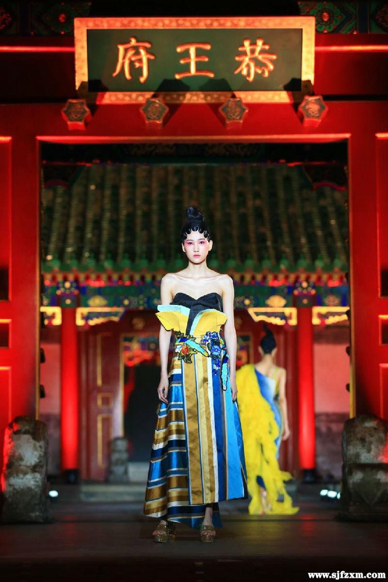 Title: Wang Baoqiangs Controversial Female Wear Trend: A Cultural Analysis