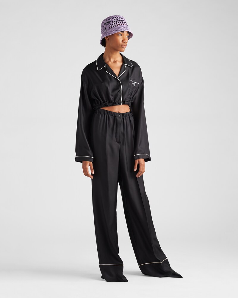 The Unique Fashion Trend of Pairing Down Jackets with Shorts