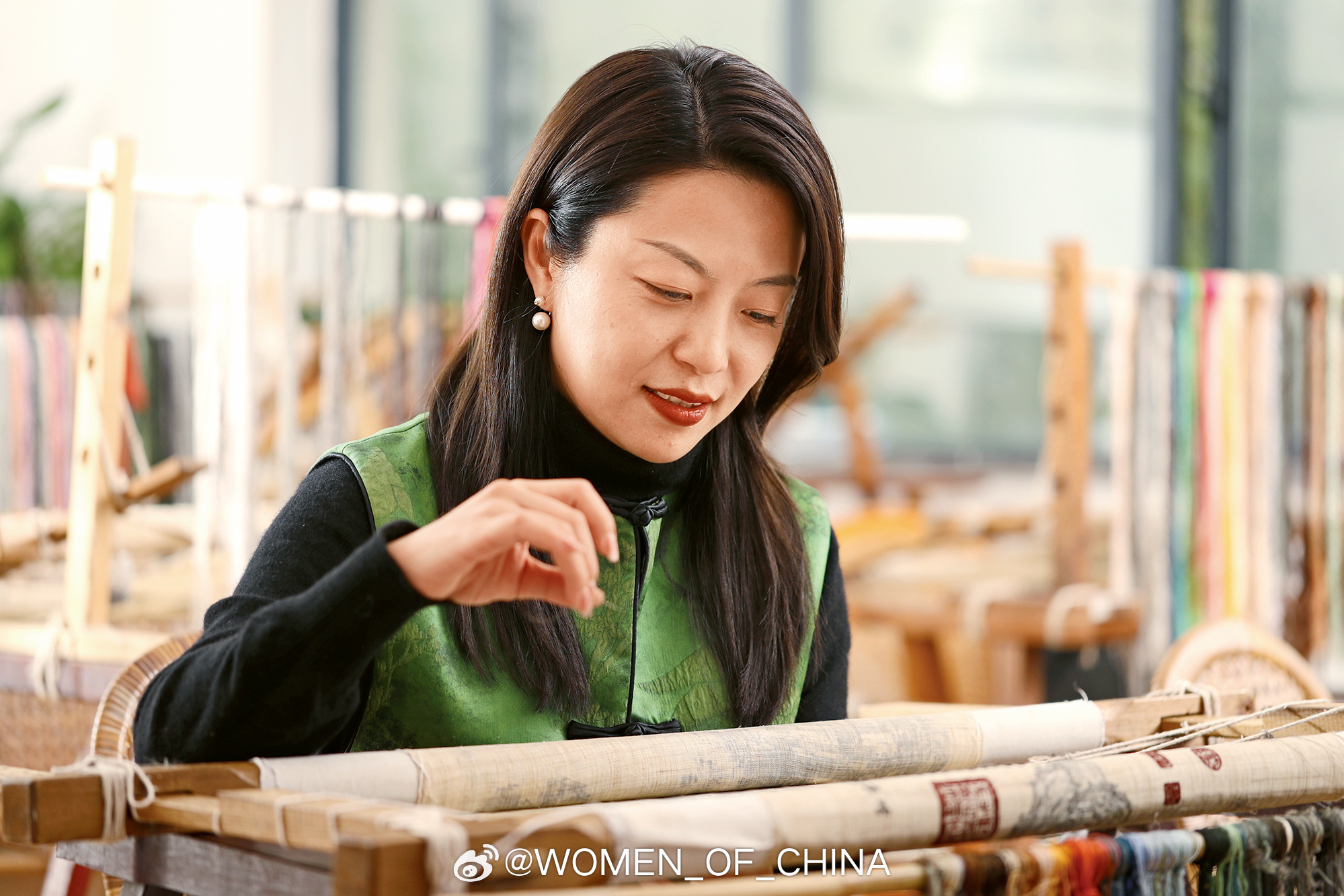 Title: The Controversial Art of Wu Jing in Female Clothing