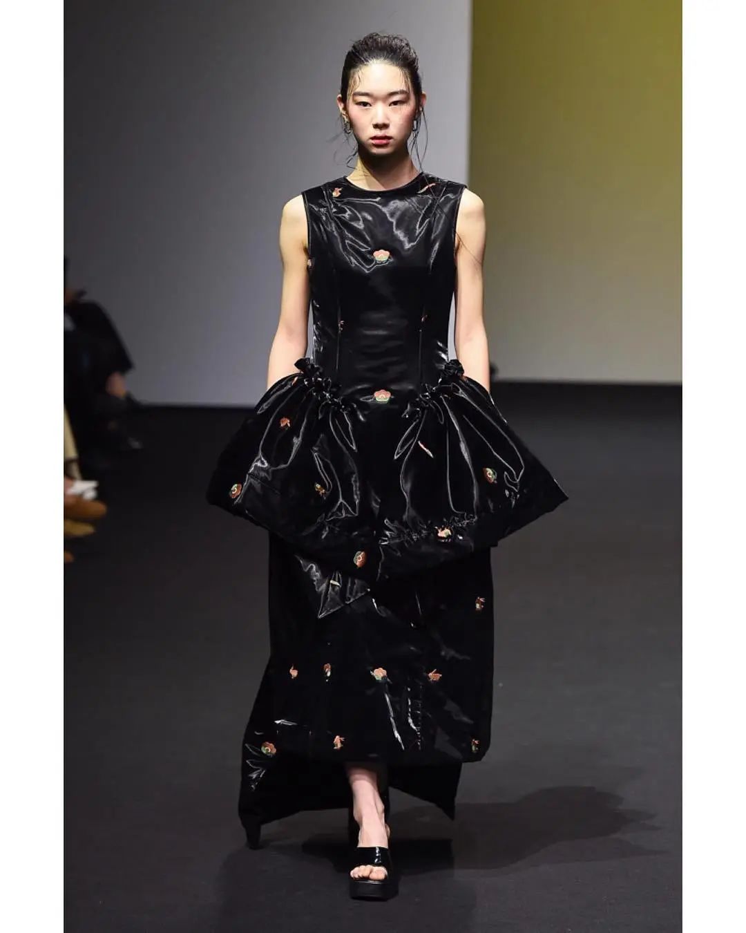 Title: The Fashion World of少女装品牌， A Trendy Journey through the Young Girls Wardrobe