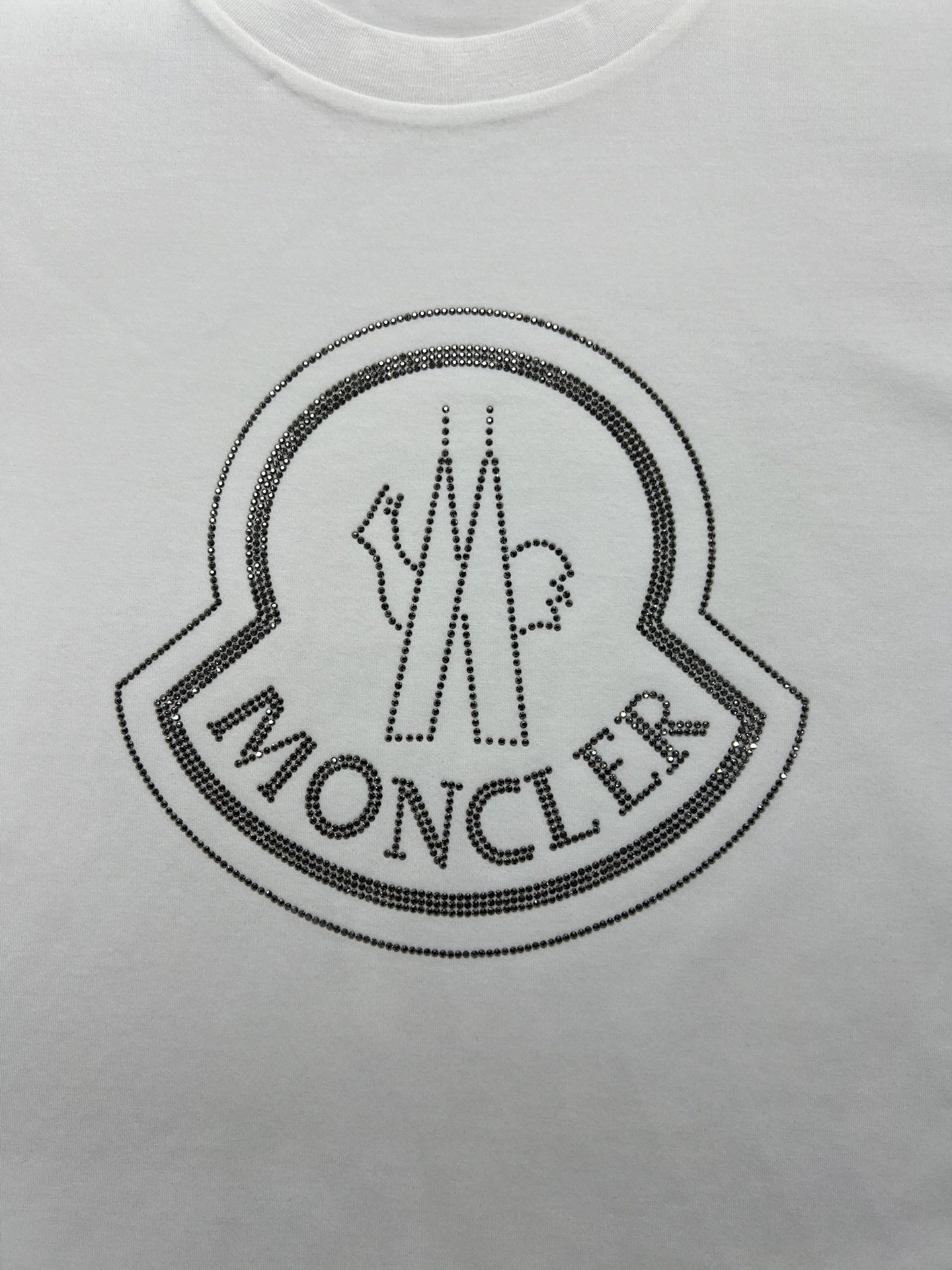 Moncler羽绒服商标，识别、设计与价值