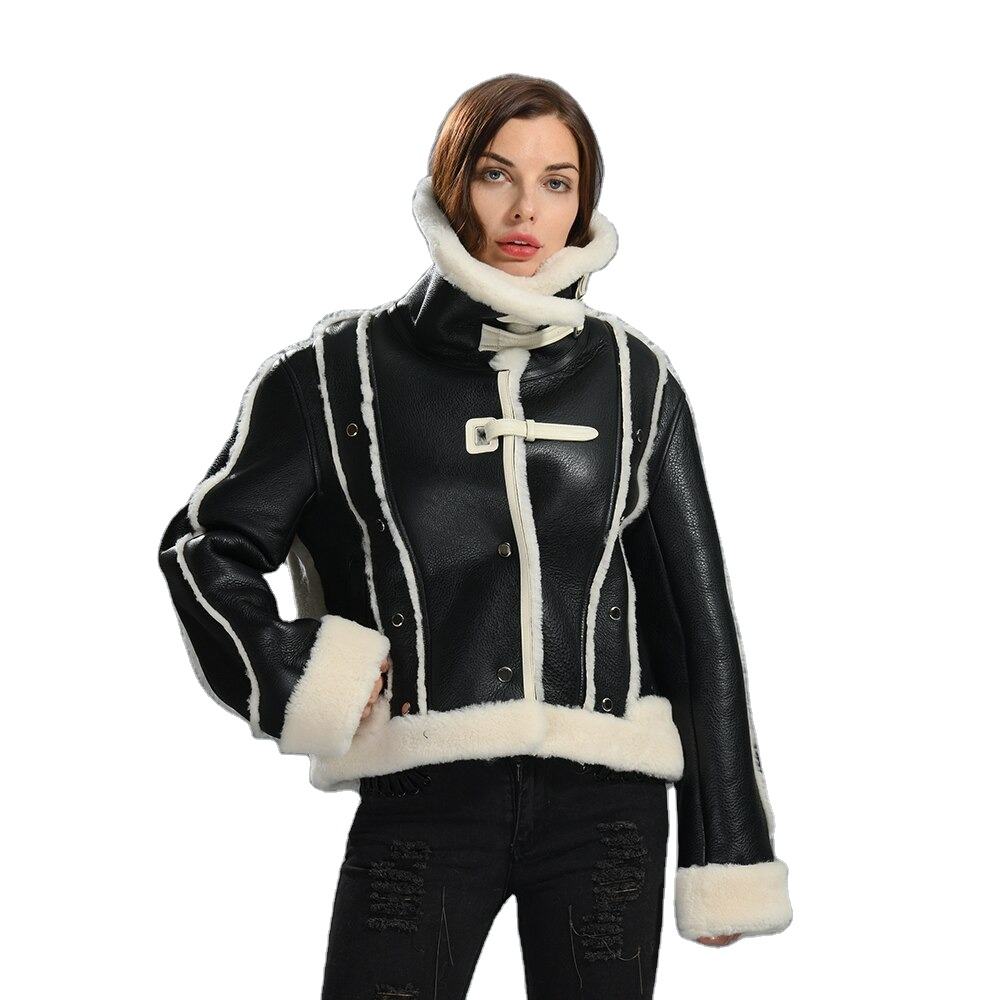 Title: Elegant Deer Ladys Down Jacket: A Fashionable and Functional Winter essential