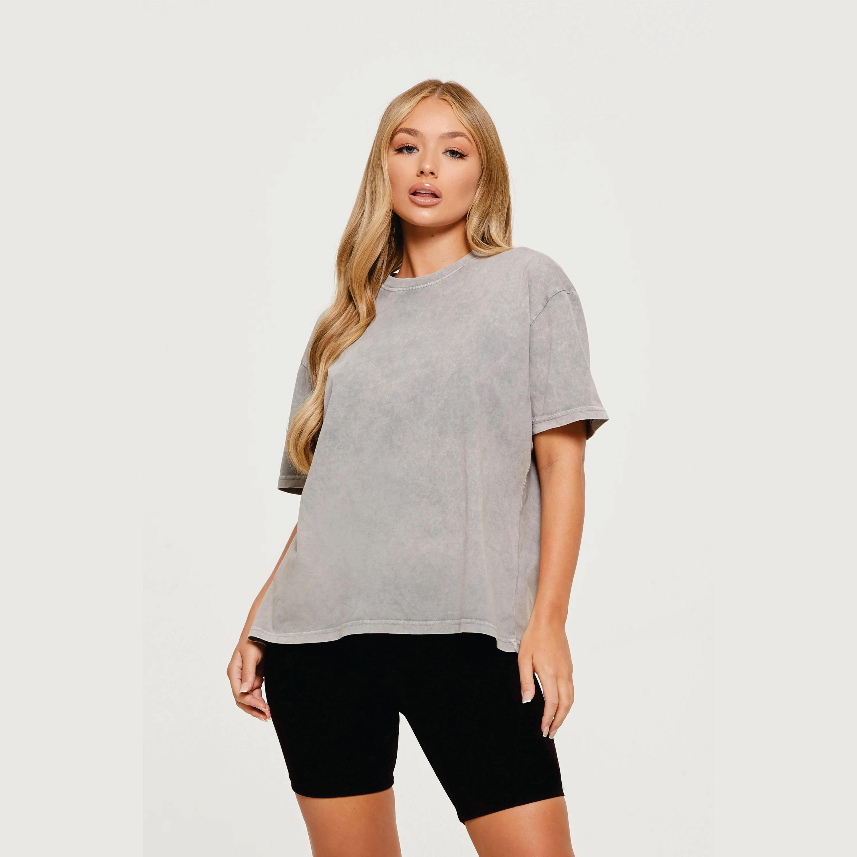 The Art of Womens Short-Sleeve T-Shirts: A Fashionable and Functional Piece for Every Occasion