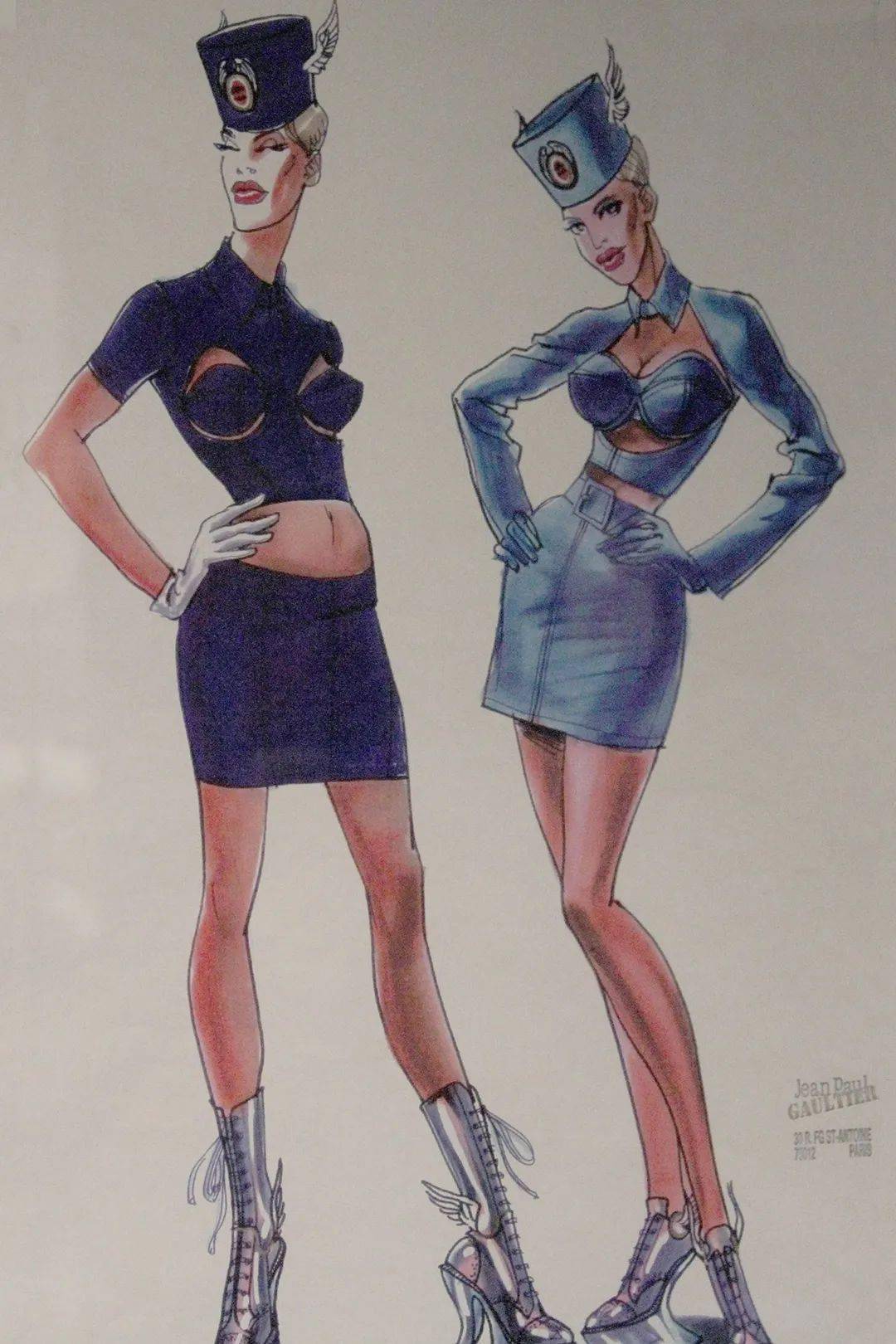 Title: The allure of the罗曼艾莉羽绒服，An in-depth exploration of its beauty and functionality