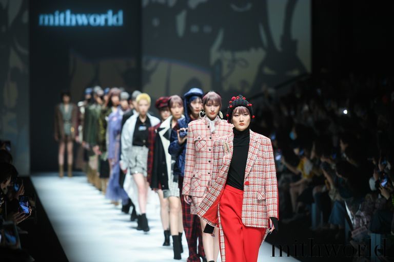Title: The Enigmatic Allure of谜秀女装 - Unraveling the Mysteries and Charms of Mianxiu Womens Clothing