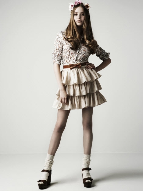 Fashionable Parisian Womenswear: A Celebration of Style and Subtle Elegance