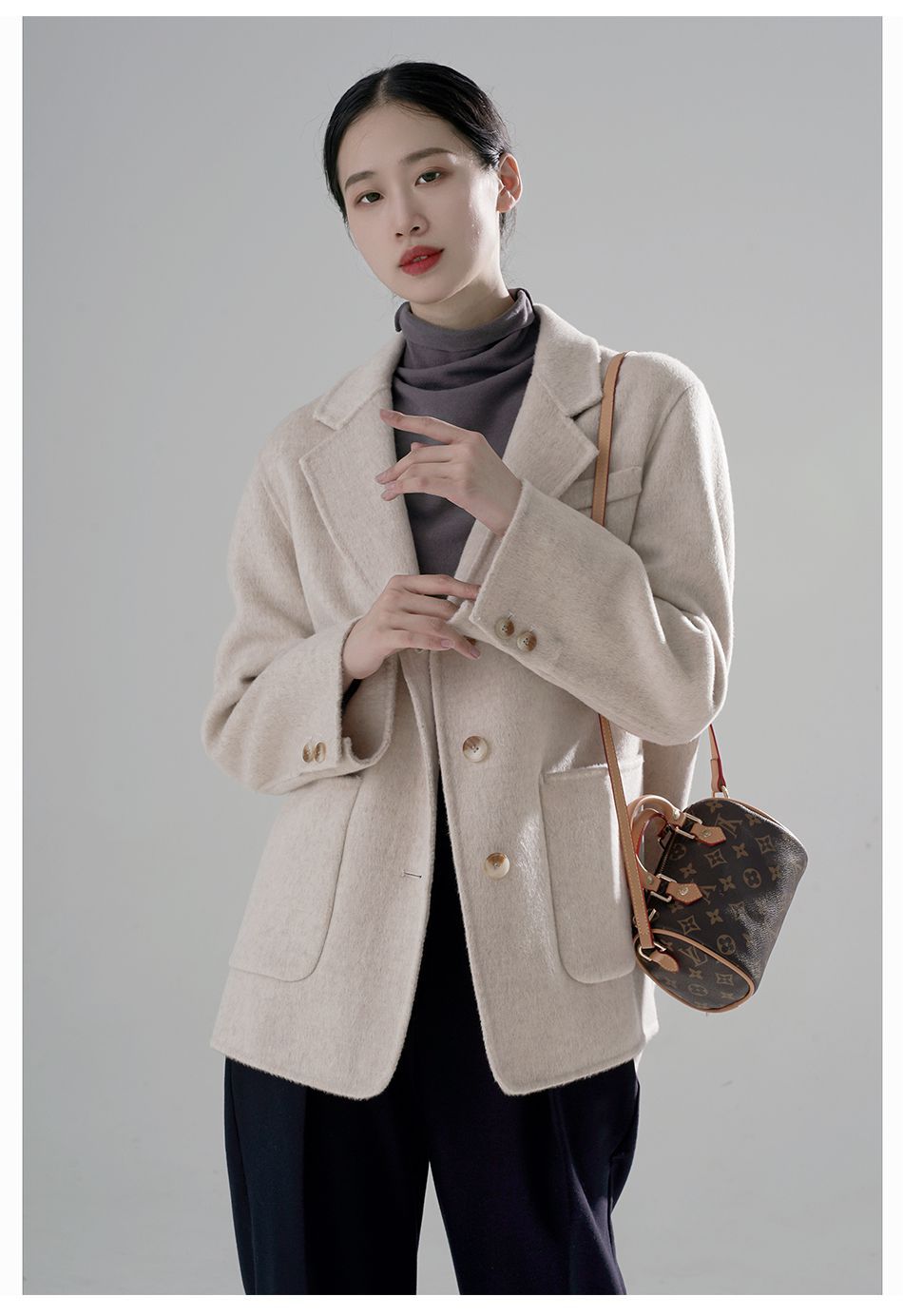 Title: Revamping the Classic: Embracing the Stylish Vibes of Denim Womens外套 in Korean Fashion