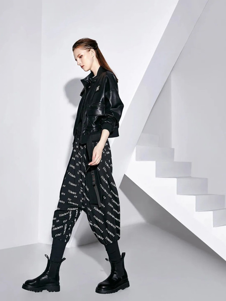 Title: Highlighting International Womens Fashion at 亮点国际女装