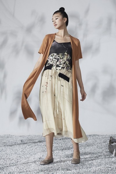 Title: Highlighting International Womens Fashion at 亮点国际女装