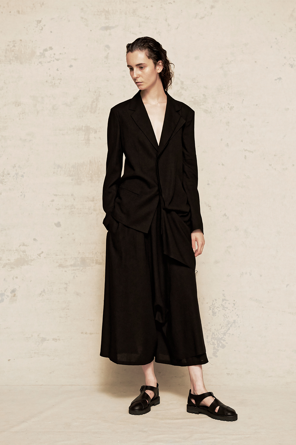 Title: Discover the Latest Fashion Trends in Womens Clothing with MT女装