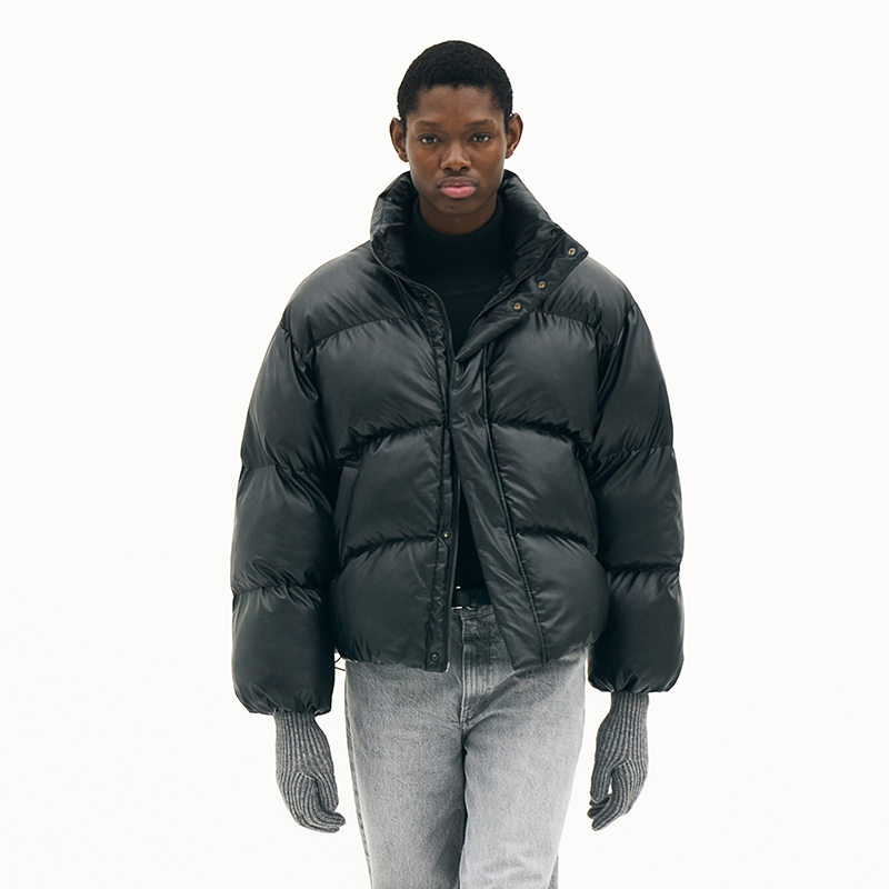 Title: The rise of young and trendy羽绒服 brands