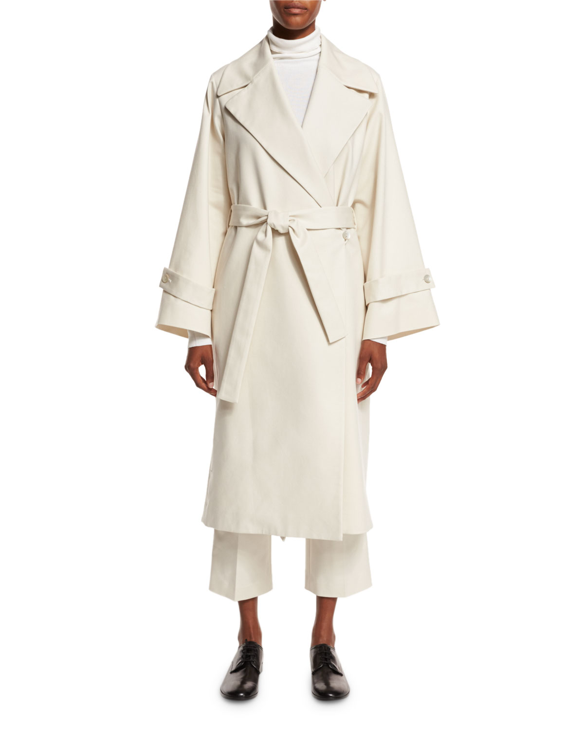 WHITE DOWN COAT: MATCHING SWEARERS AND LAYERS