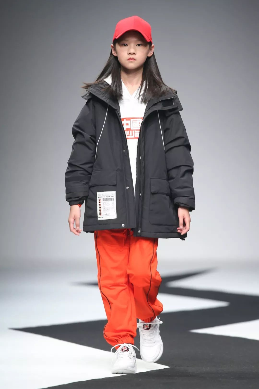 Title: Selborne羽绒服，时尚与实用的完美结合