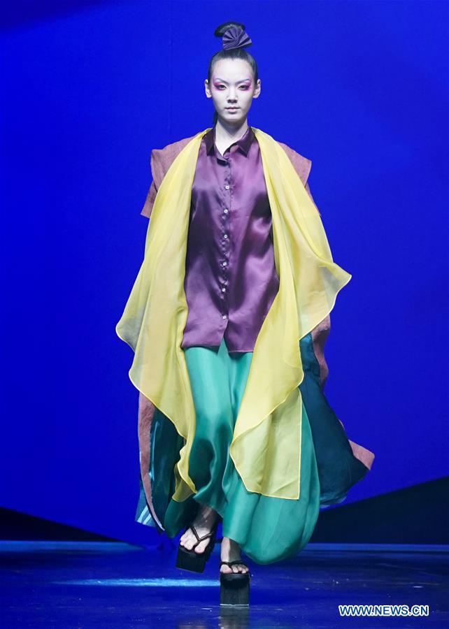 Title: Revealing the Unseen: Zhang Lis Womens Clothing Empire