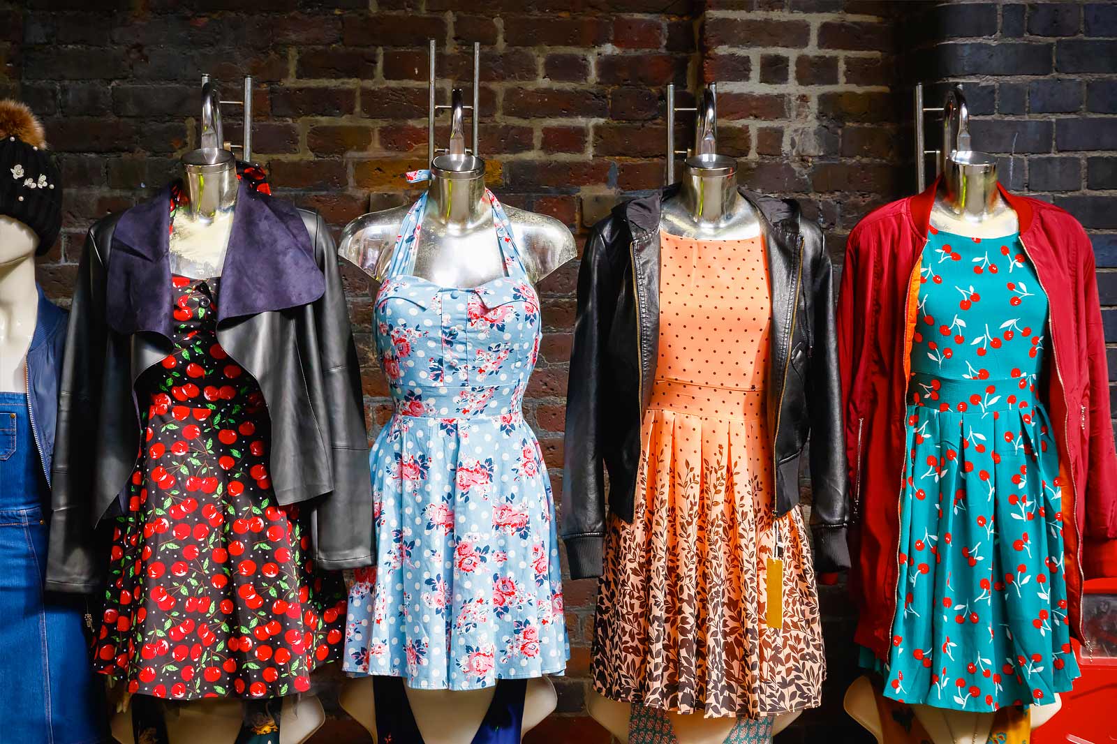 Title: The Top 10 Best Female Clothing Stores for Fashionable and Adorable Outfits