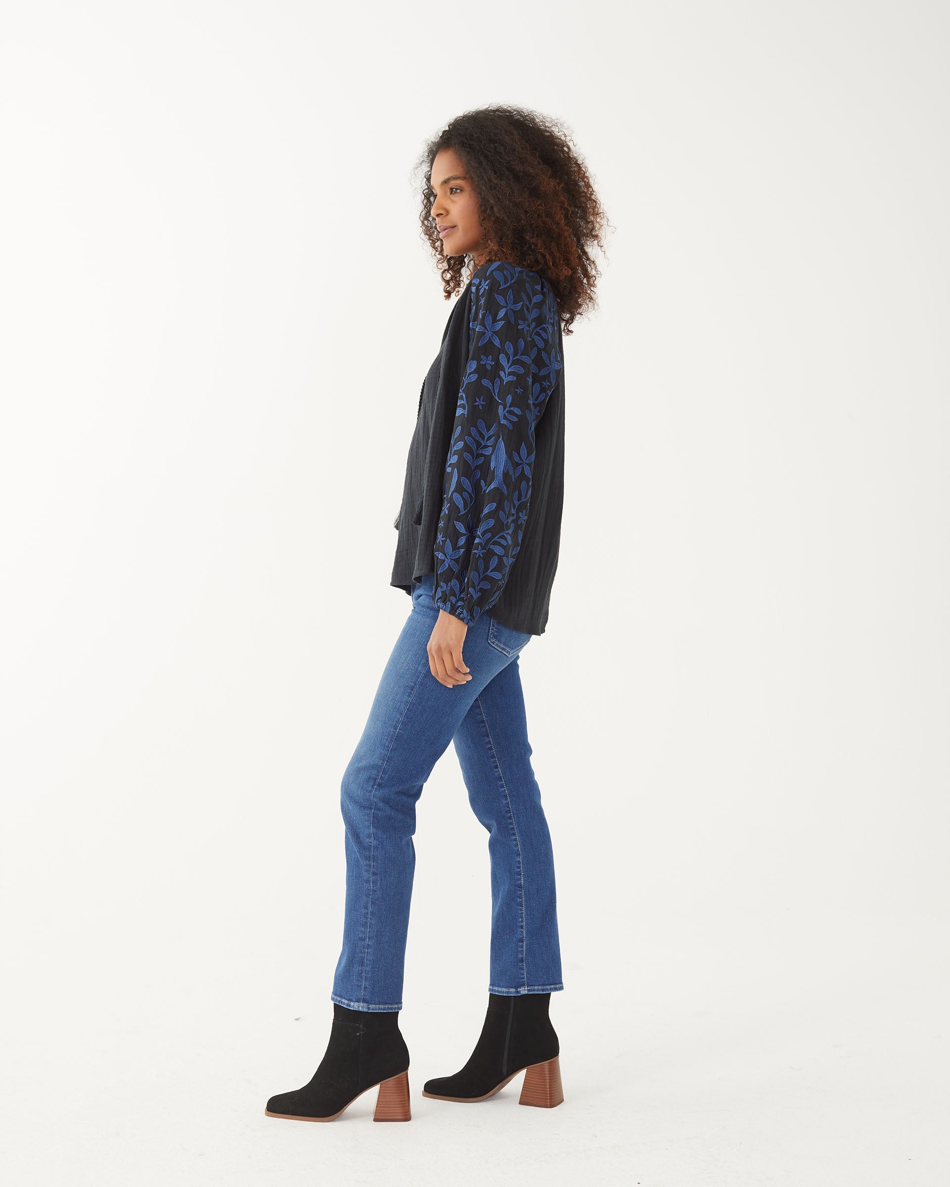 Title: The Art of Ells Rock Womens Clothing: A Journey through Timeless Style and Comfort