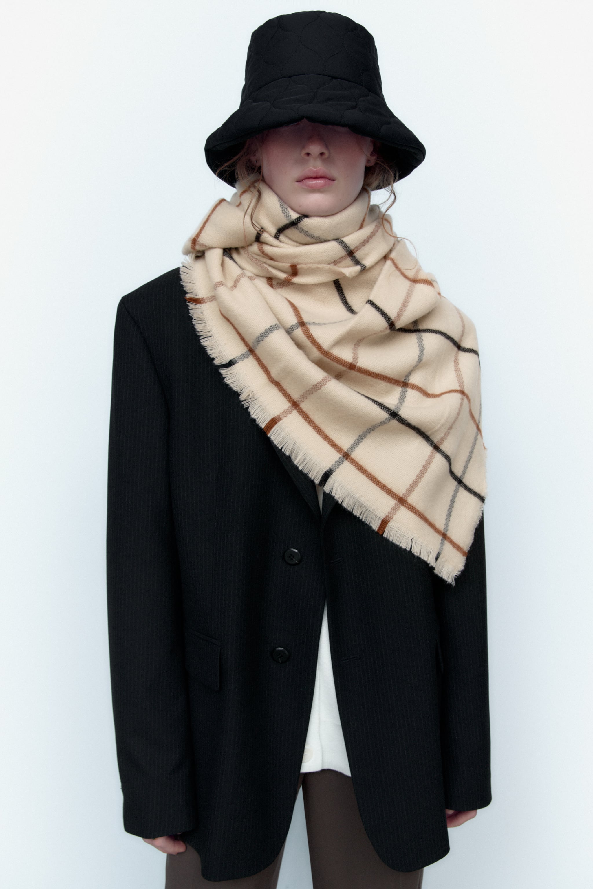 How to Use a Scarf: A Comprehensive Guide