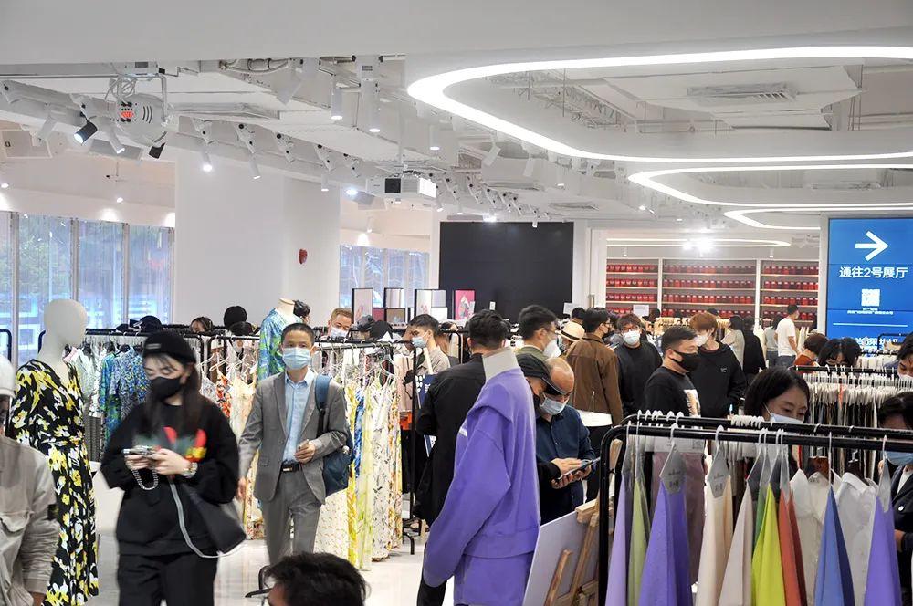 Title: Exploring the High-End Womens Wholesale Market in Shenzhen