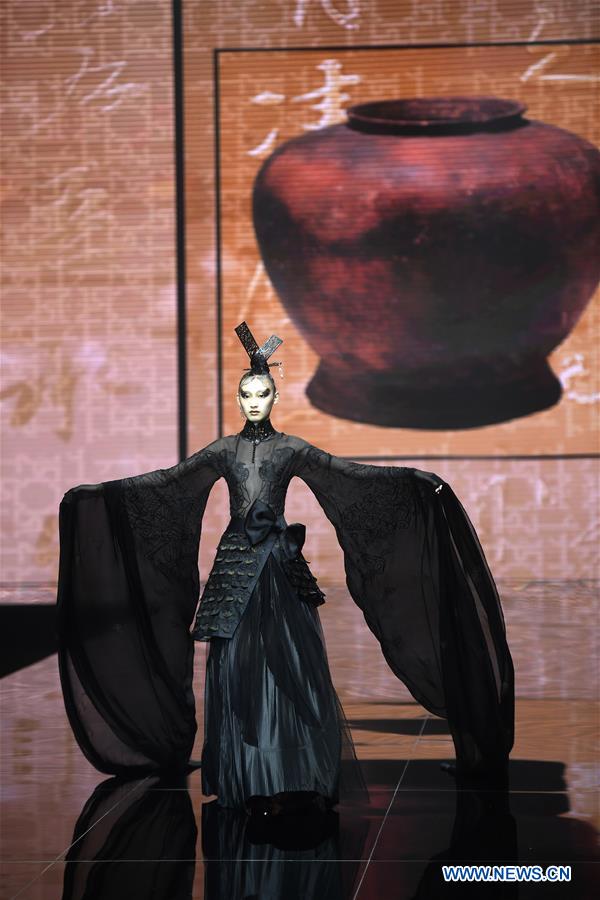 Title: Unveiling the Enigma of Xuan Mo: The Transgender Queen of Fashion