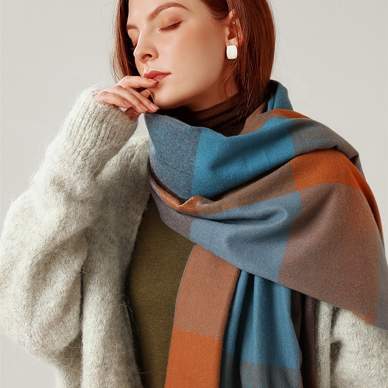 How to Wrap a Scarf: A Guide to Stylish Winter Warmth