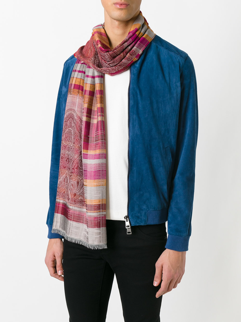 The English Scarf: A Symbol of Fashion and Tradition