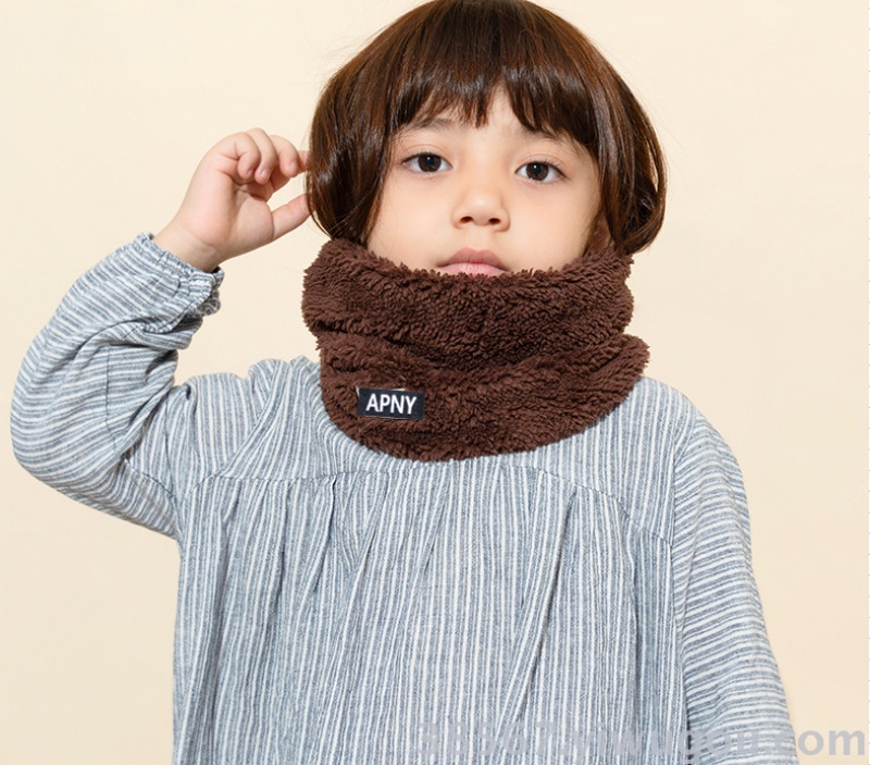 Little Kids Scarf: A Winter Essential