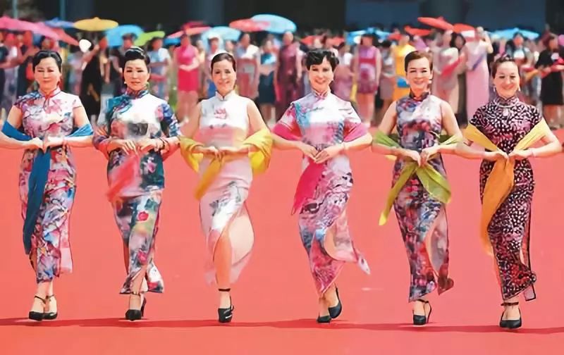 Title: 15 Hours of Female Clothing: Unraveling the Enigma of Womens Fashion