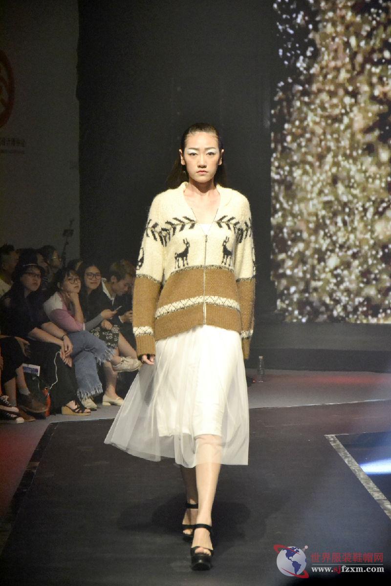 Title: Unveiling the Elegance and Exquisite Design: Huang Huiling Womens Clothing