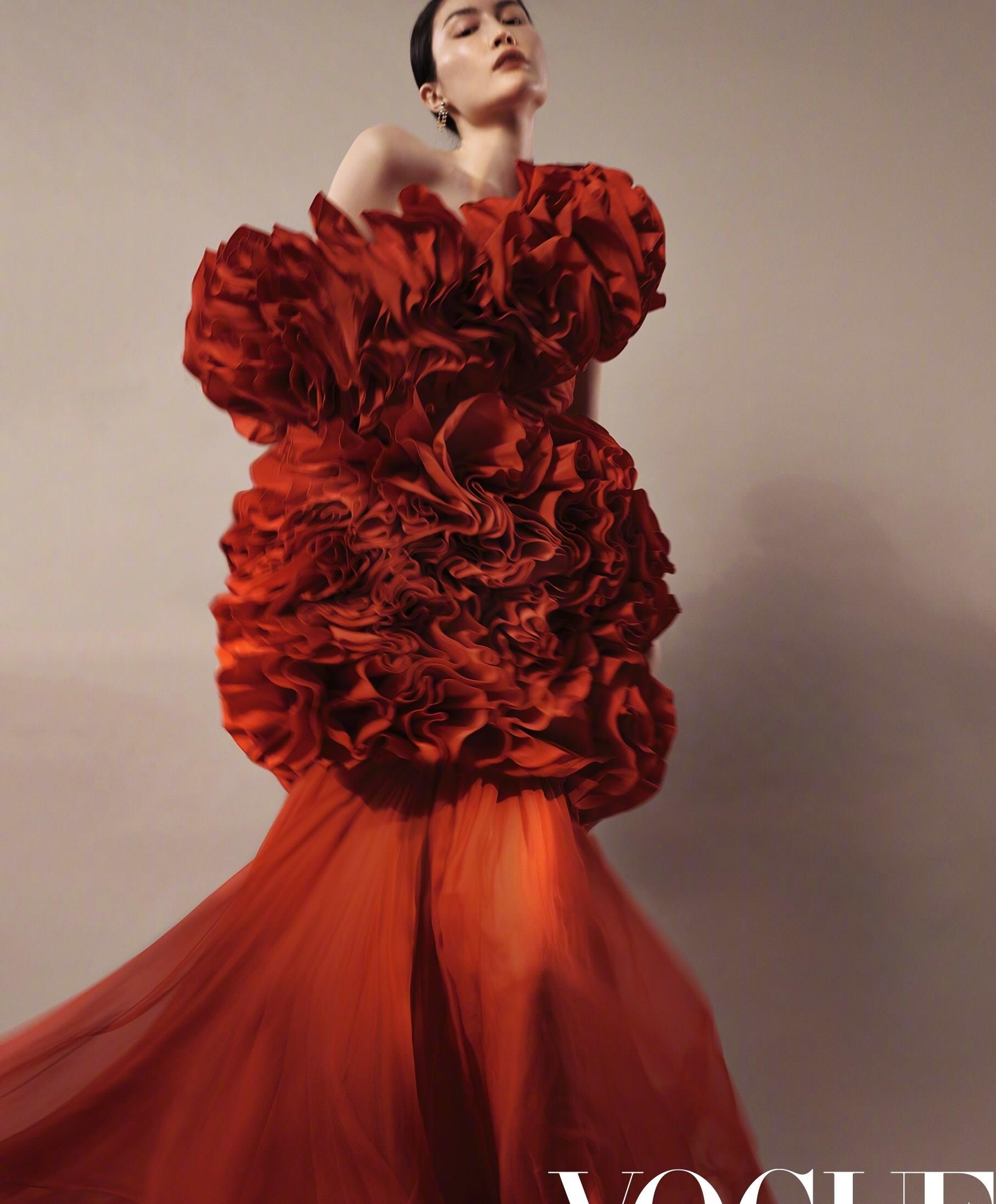 Title: Embracing the Beauty of Yibai Womens Clothing: A Cultural Exploration