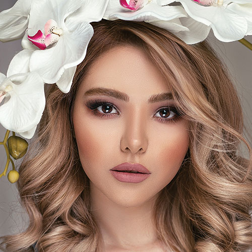 Title: Mastering the Art of Makeup for Cross-dressing Celebrities