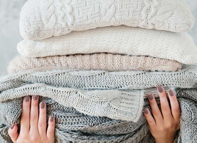 Title: The Art of Weaving: Creating a Warm and Cozy Scarf with a Loom