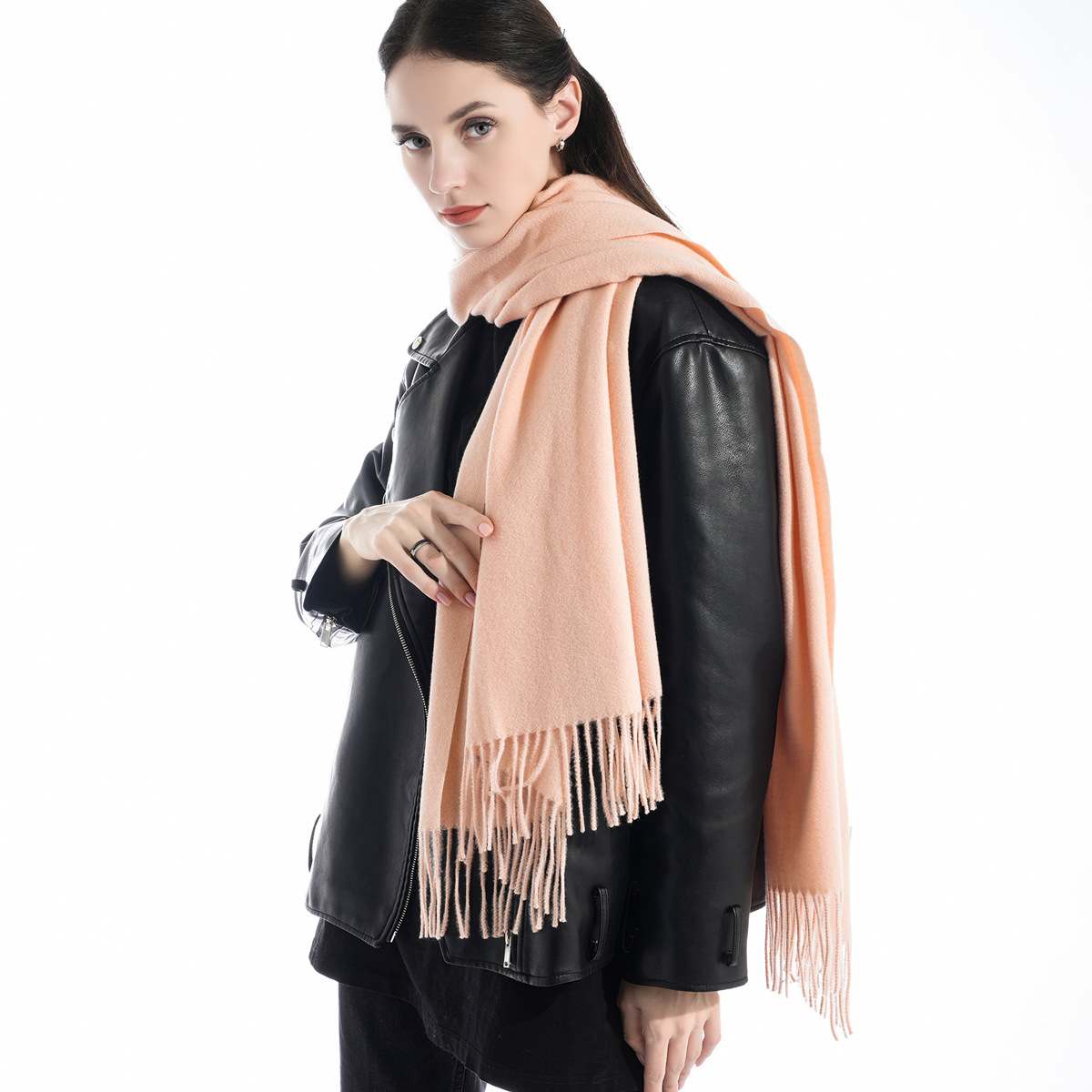 Choosing the Right Color for Your Scarf: A Guide to Fashion and Style