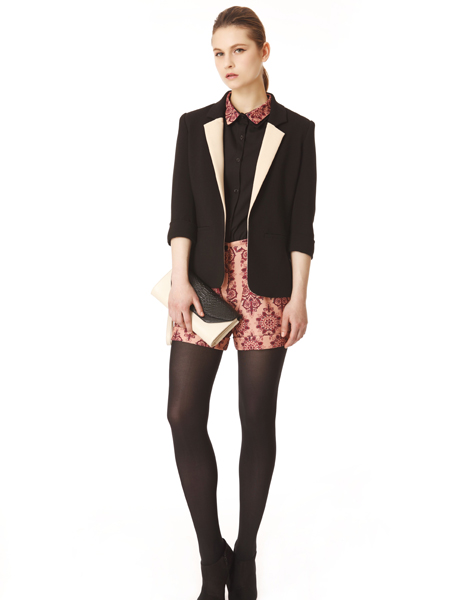 Title: CMT女装， A Fashionable Choice for Women