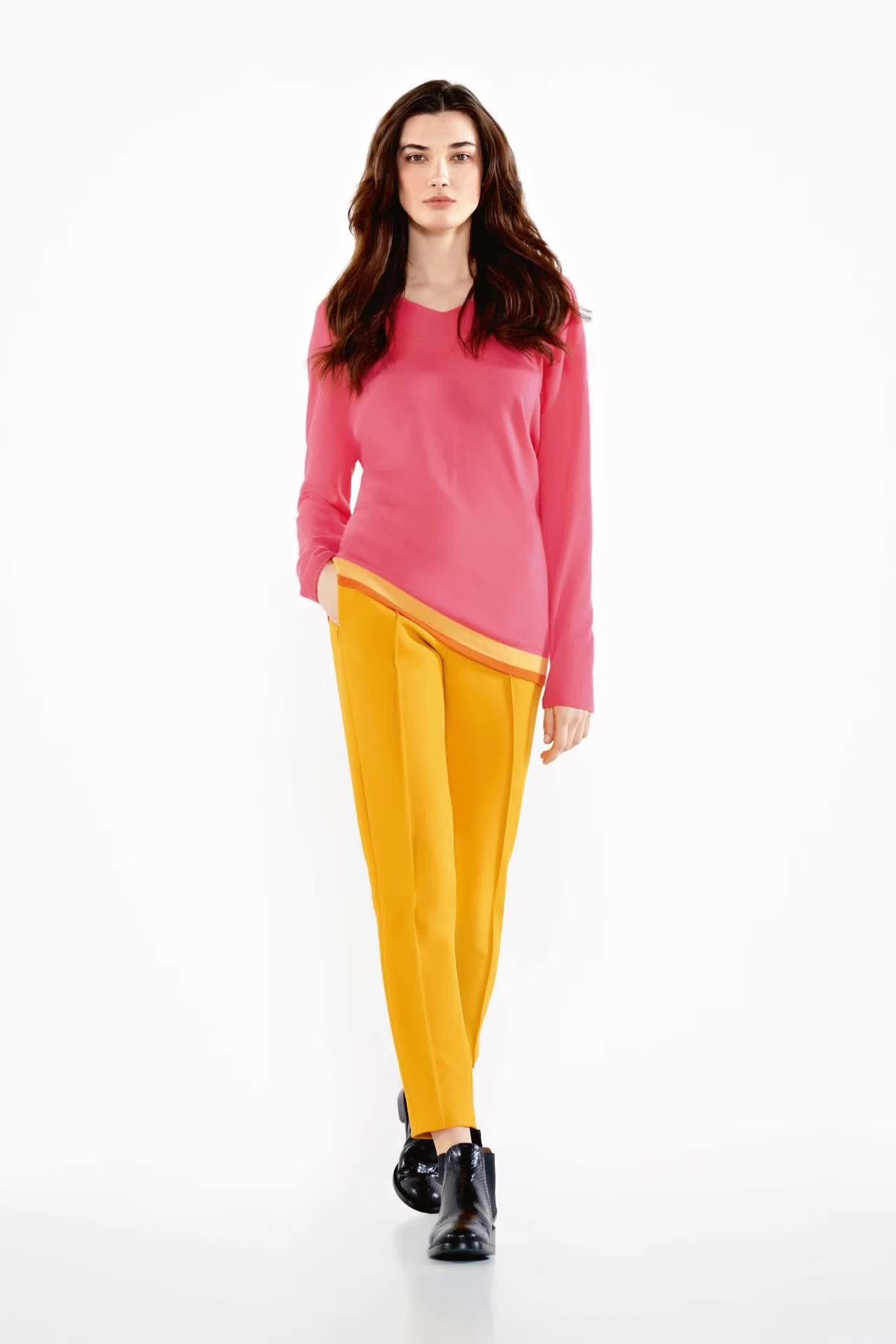 Title: CMT女装， A Fashionable Choice for Women