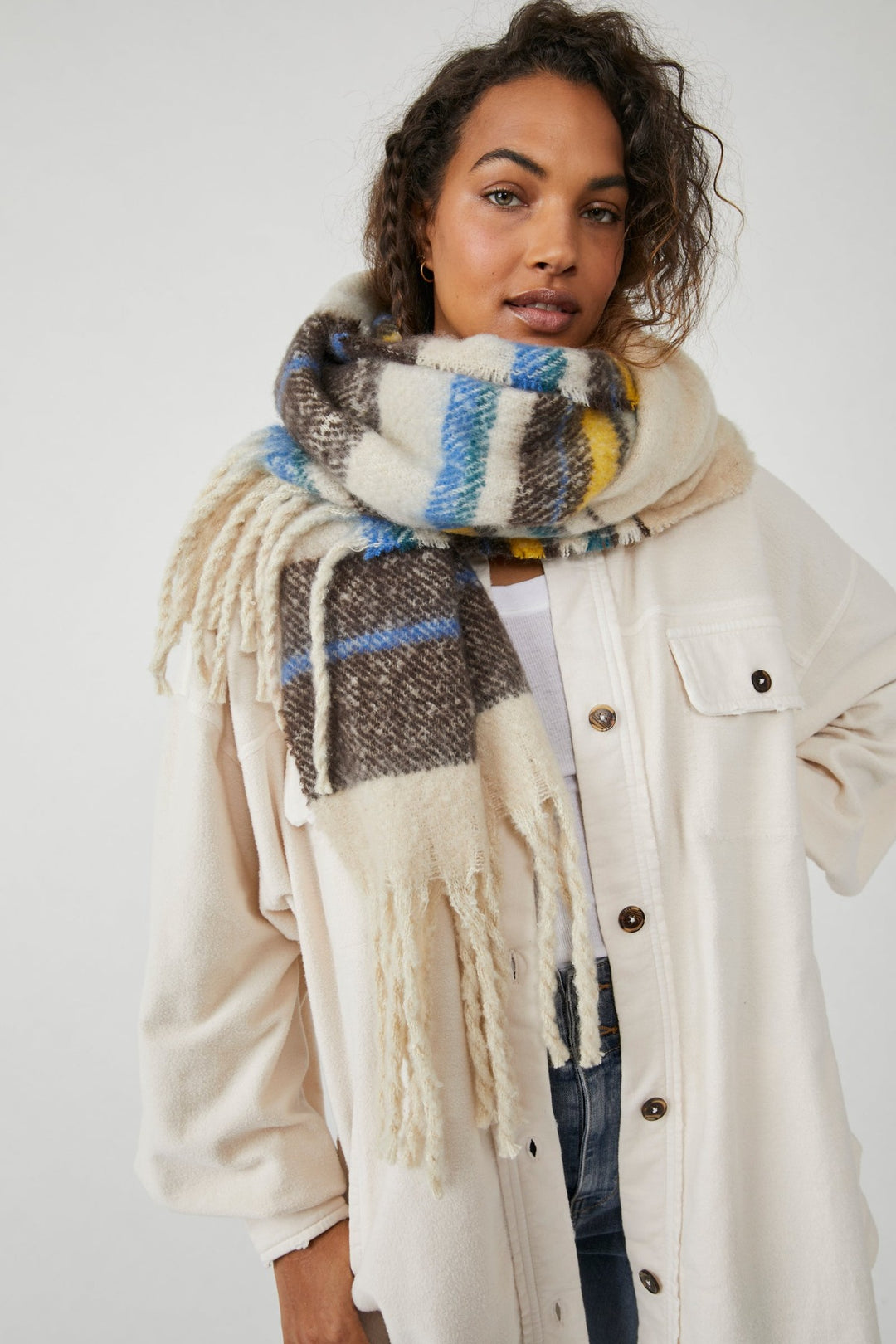 The article title is Top Brands of Scarves: A Fashionistas Guide to Quality and Style.