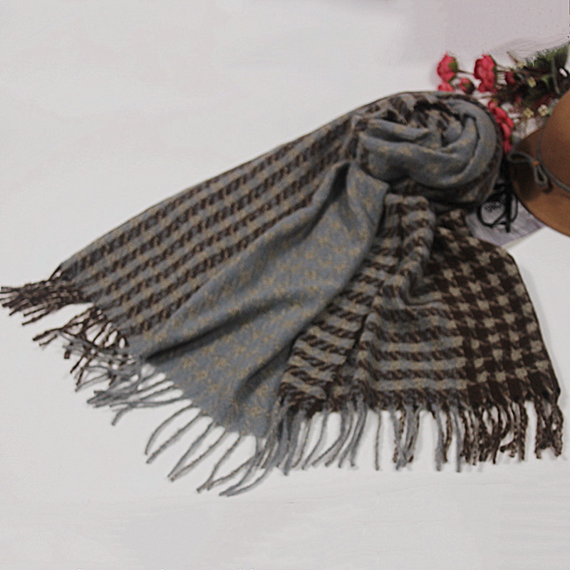 The charm of the围巾: more than just a winter accessory