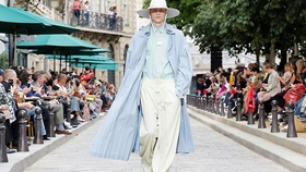 HERMES SCARVES FOR MEN: A时尚探究