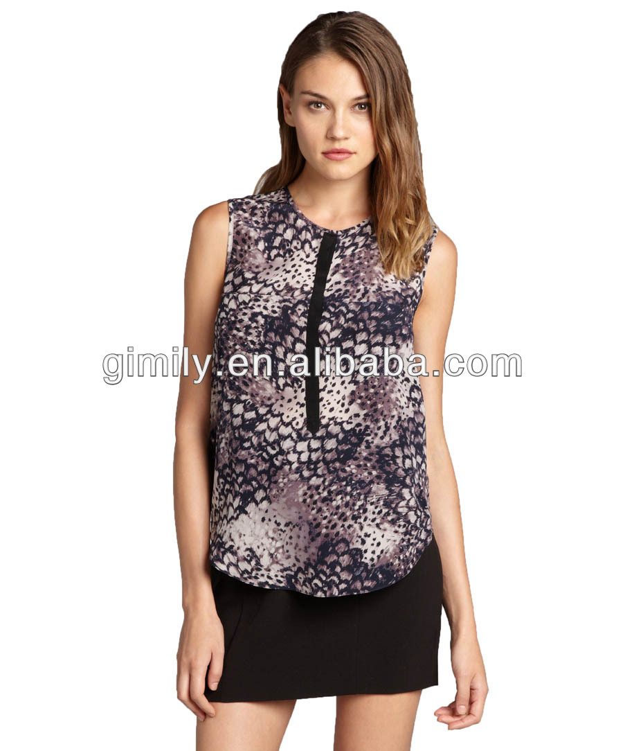 Title: Comfortable and Fashionable Cotton Summer Clothing for Middle-Aged Women