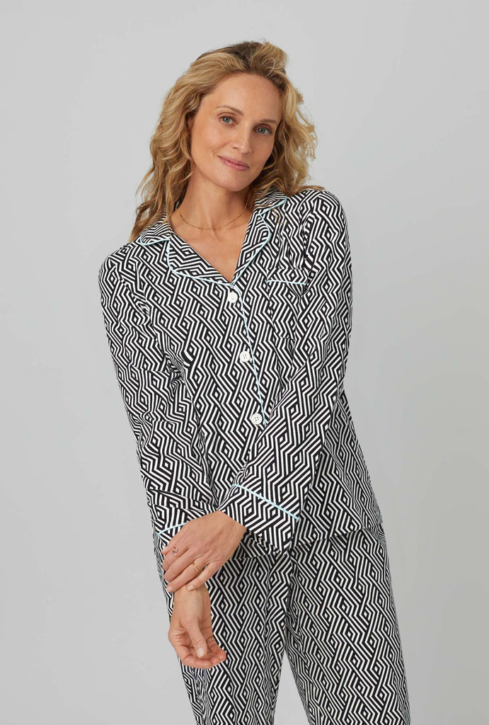 Title: JD One Piece Womens Clothing: A Fashionable and Affordable Choice for Modern Women