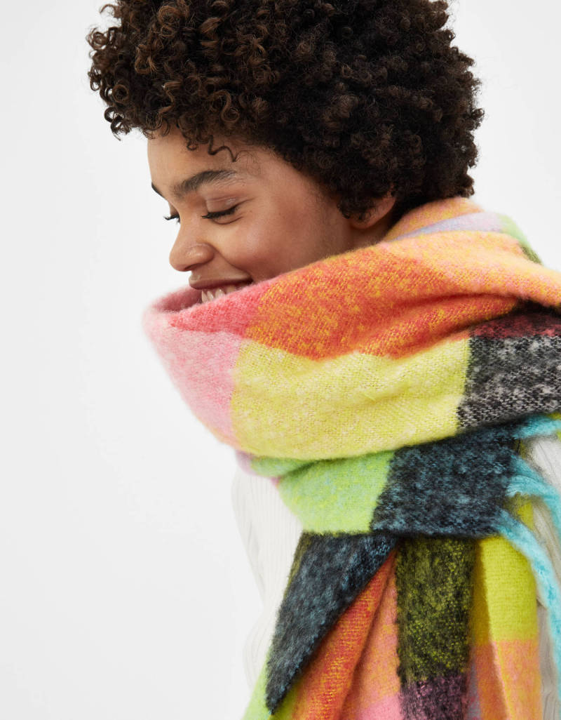 Short Scarf: The Ultimate Guide on How to Wrap It