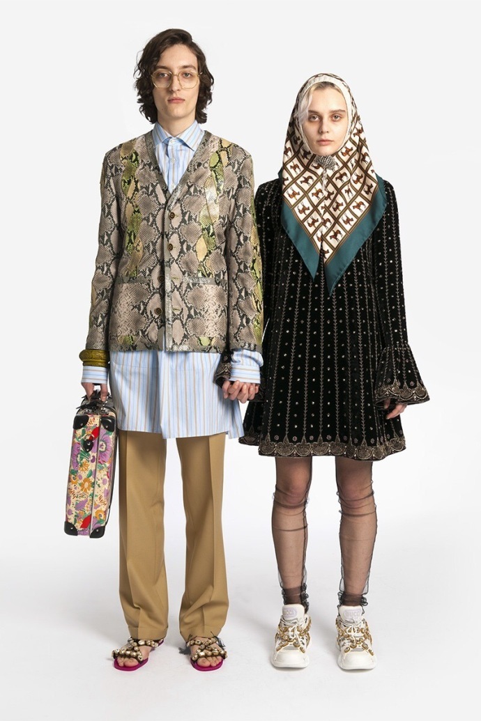 GucciScarvesforWomen:ALuxuryAccessorywithStyleandSubstance