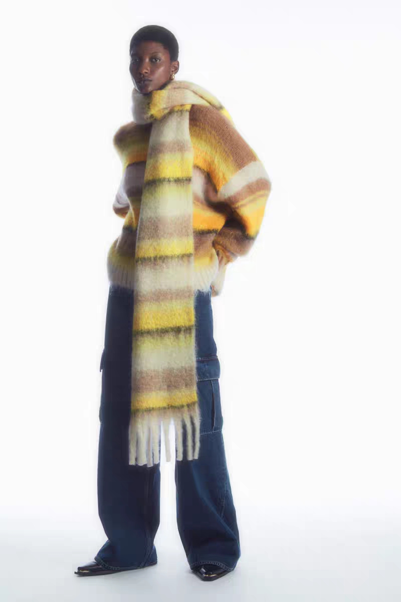Hooking a Scarf: A Comprehensive Video Tutorial Guide