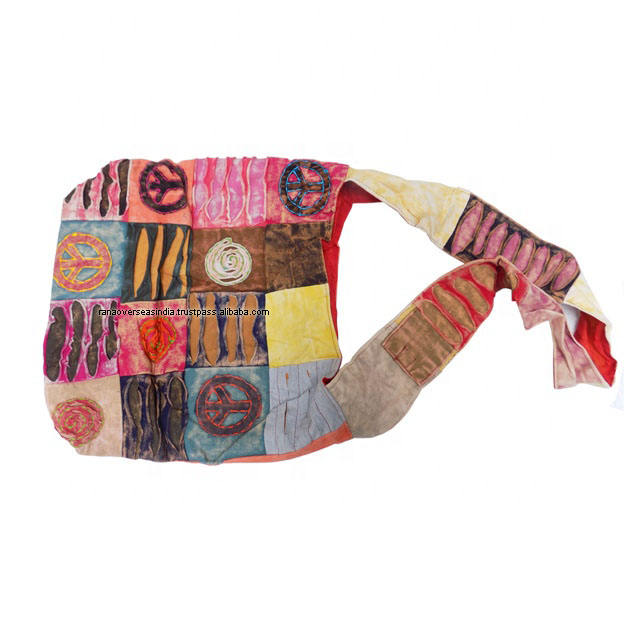 Bandouliere: The Art of Weaving a Baotou Scarf