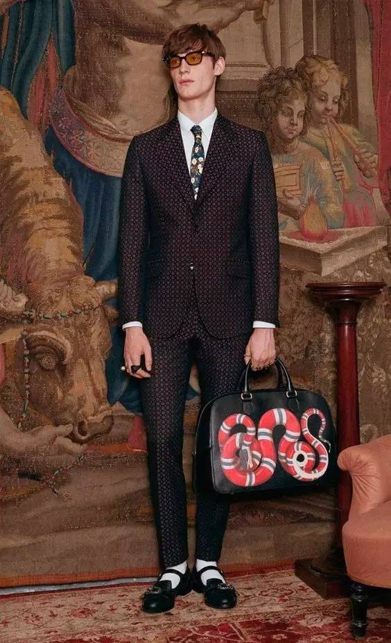 Gucci Mens Scarves: A Fashion Statement for the Modern Gentleman