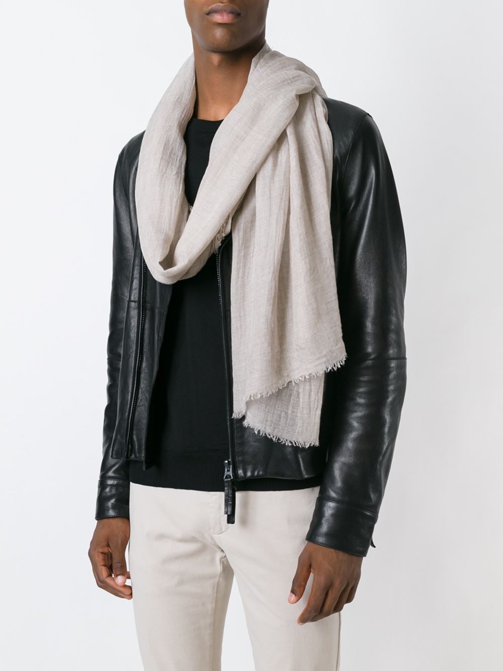 Gray Scarf: Fashion Tips for a Classic Winter Accessory