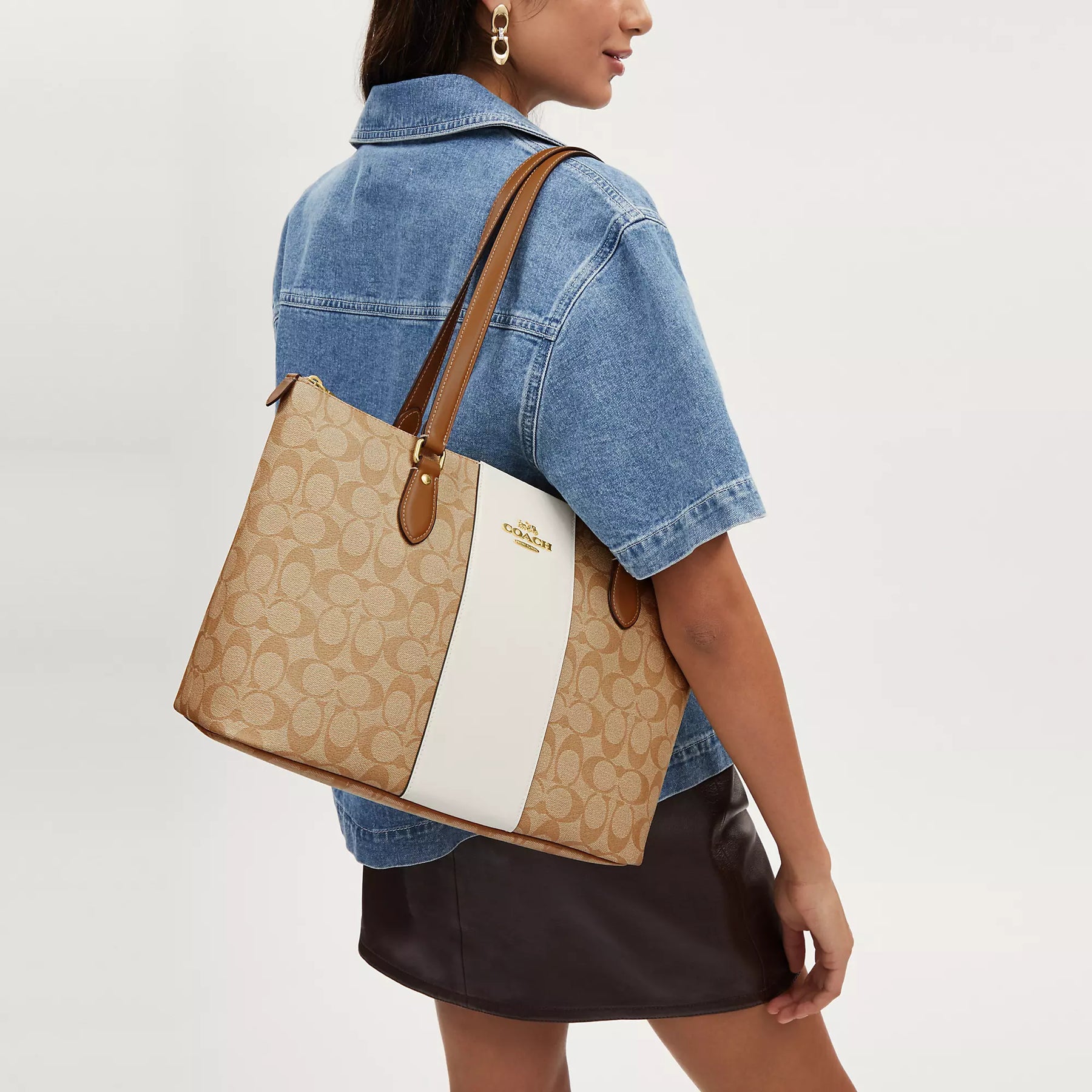 Title: Embracing Fashionable Elegance: A Guide to Coach Womens Clothing Online