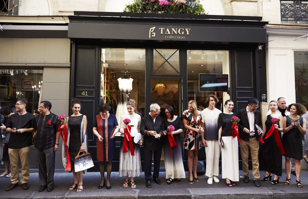 Title: A Glance into the Exquisite World of Langxiang Womens Official Store