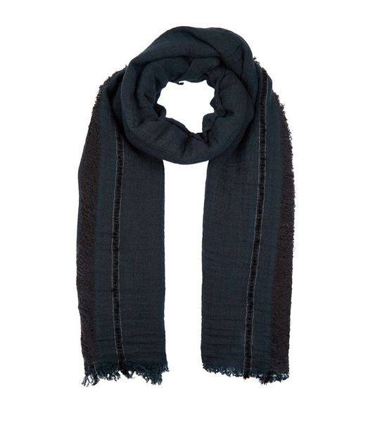 Flowing-edge scarf: A guide to tying the perfect loop