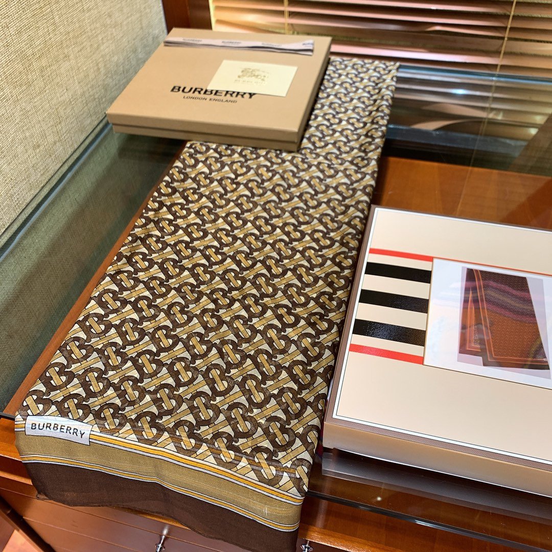 Barberry Scarf: A Symbol of Luxury and Quality